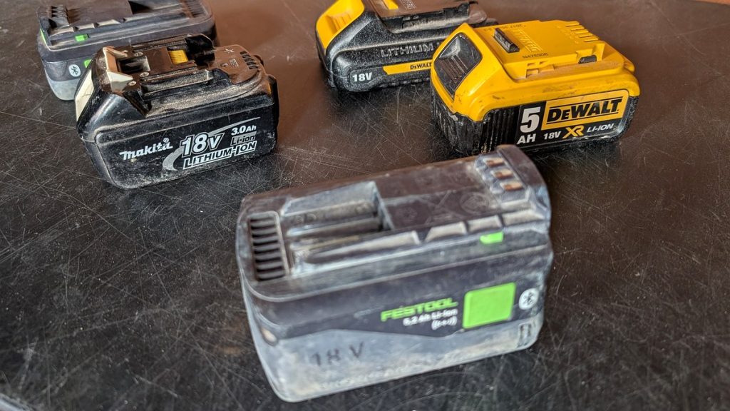 Five 18V power tool batteries with different Ah ratings, comparing battery Ah and Wh